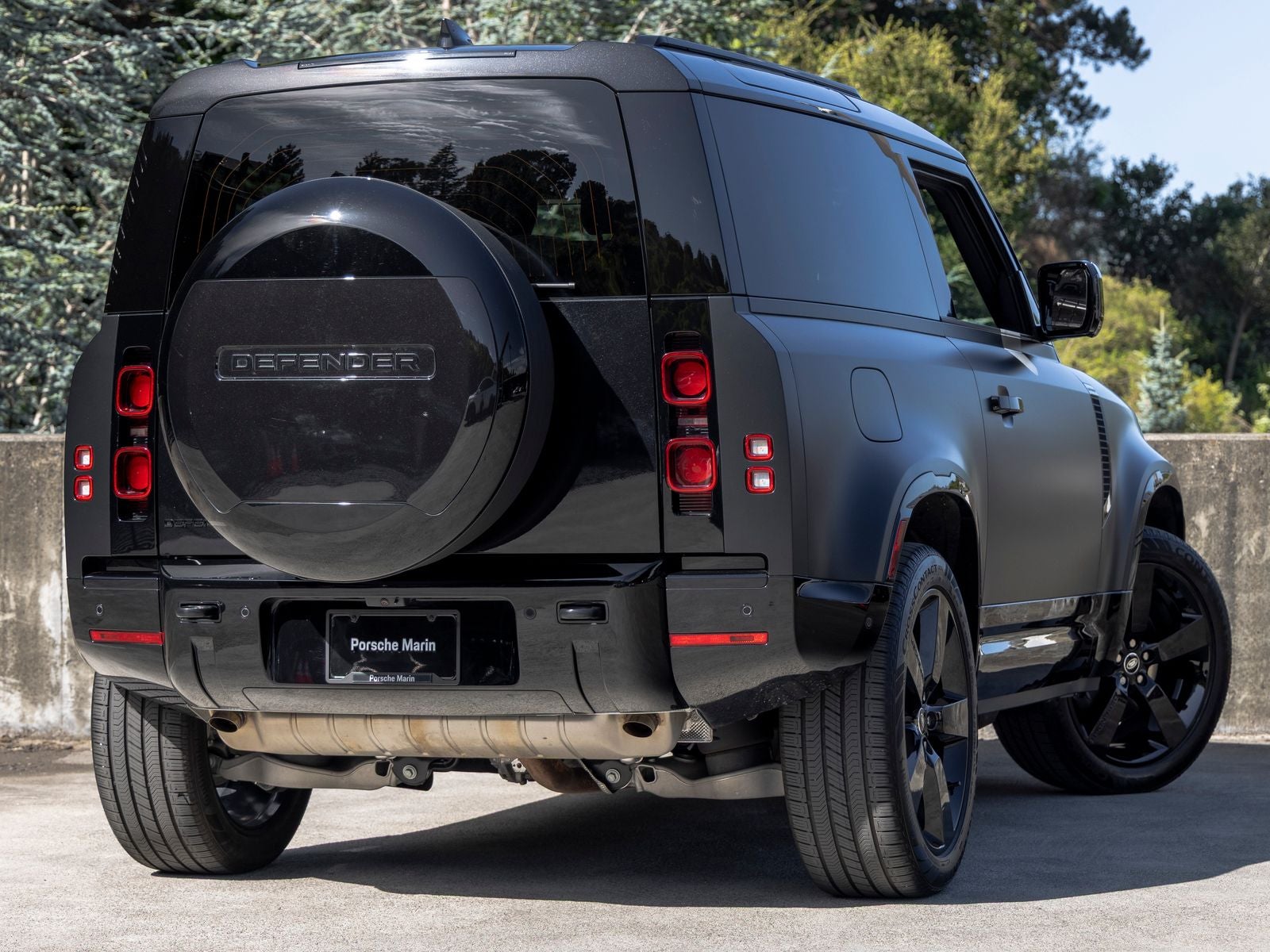 2025 Land Rover Defender 90 X-Dynamic SE