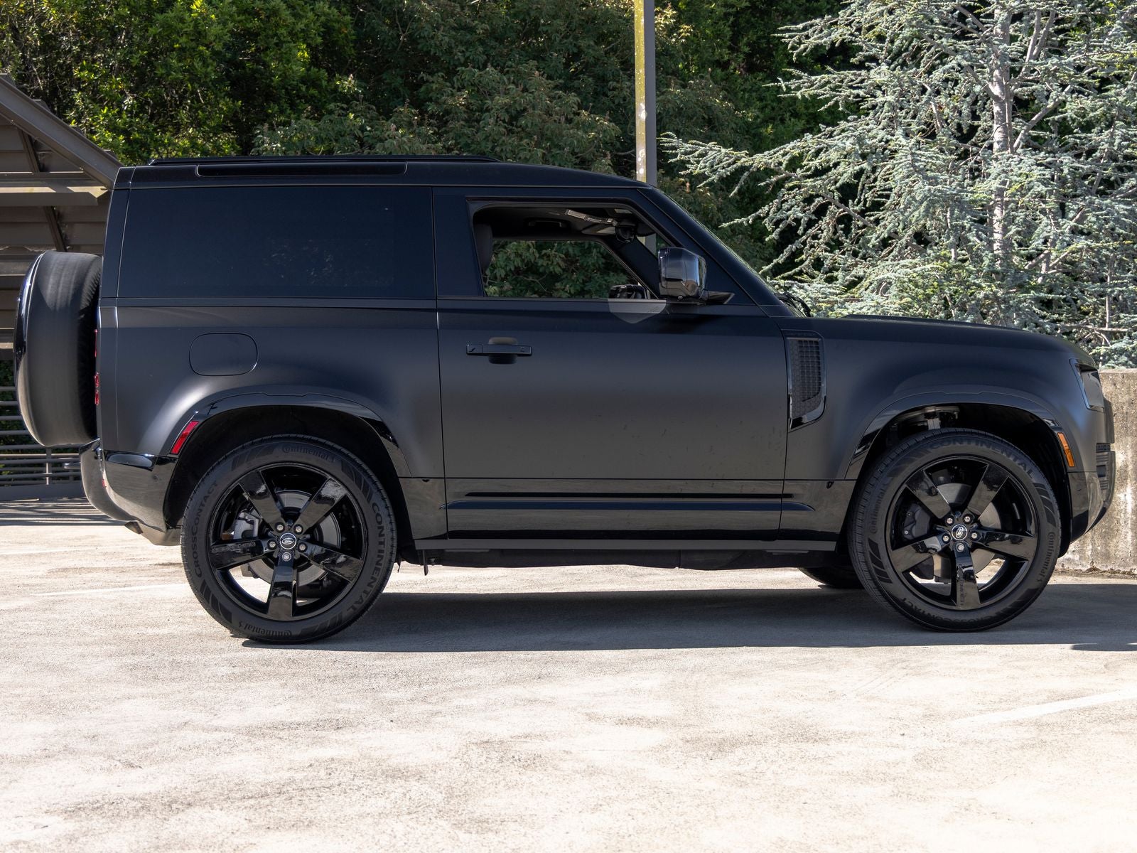 2025 Land Rover Defender 90 X-Dynamic SE