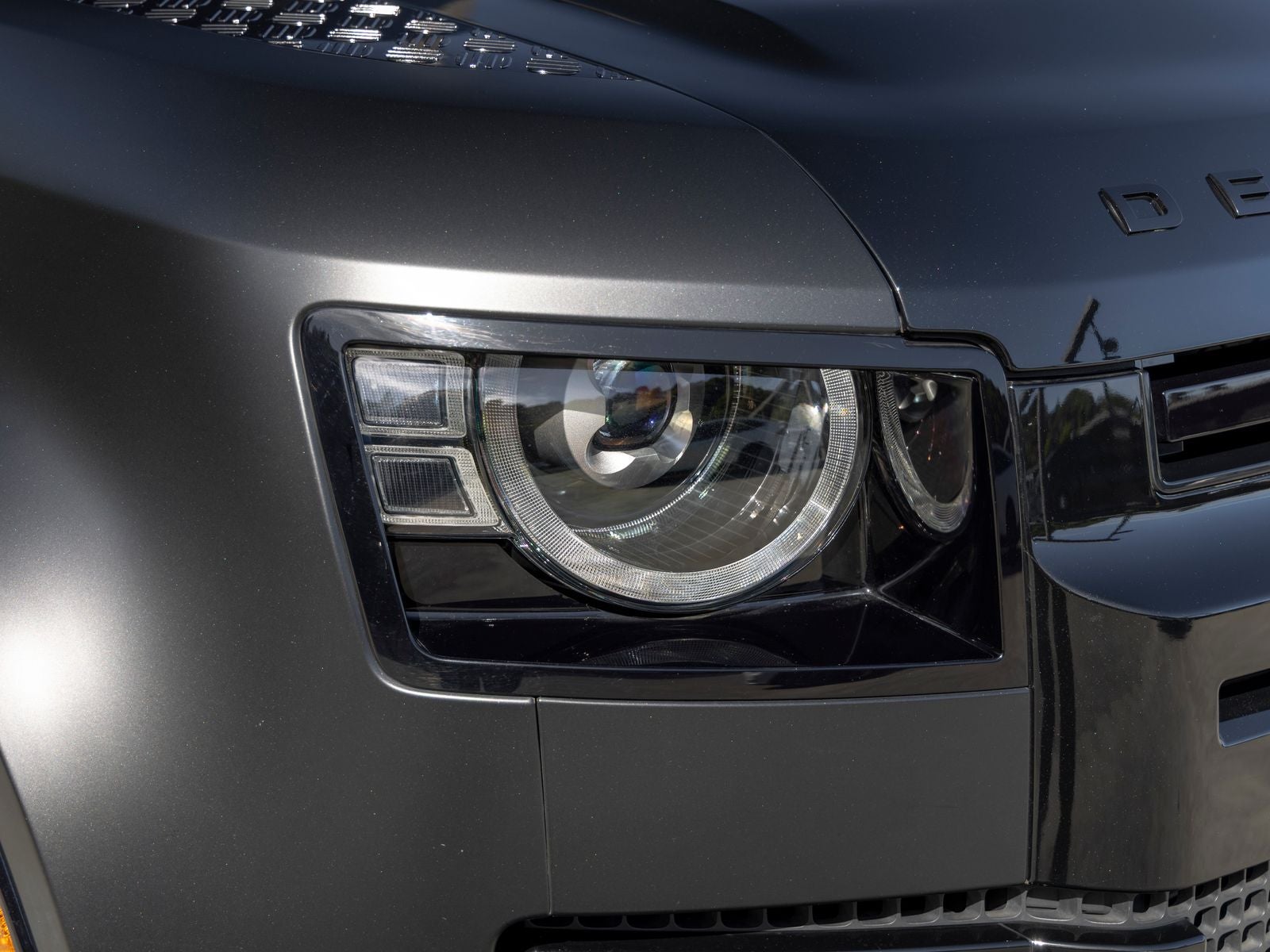 2025 Land Rover Defender 90 X-Dynamic SE
