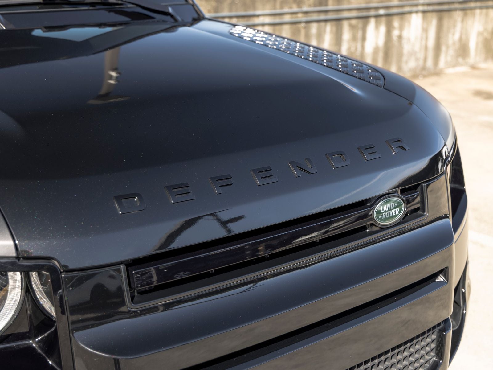 2025 Land Rover Defender 90 X-Dynamic SE