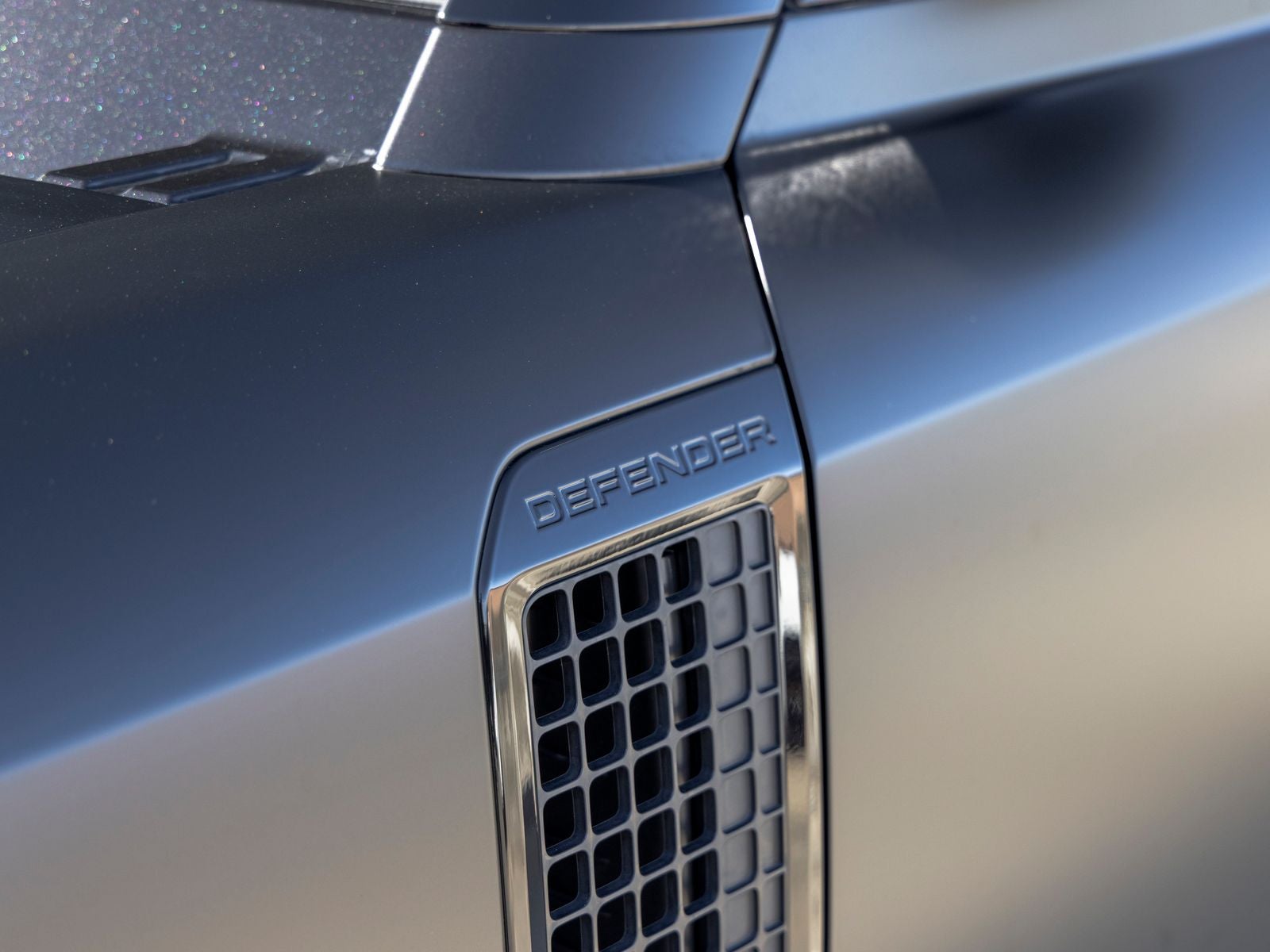 2025 Land Rover Defender 90 X-Dynamic SE