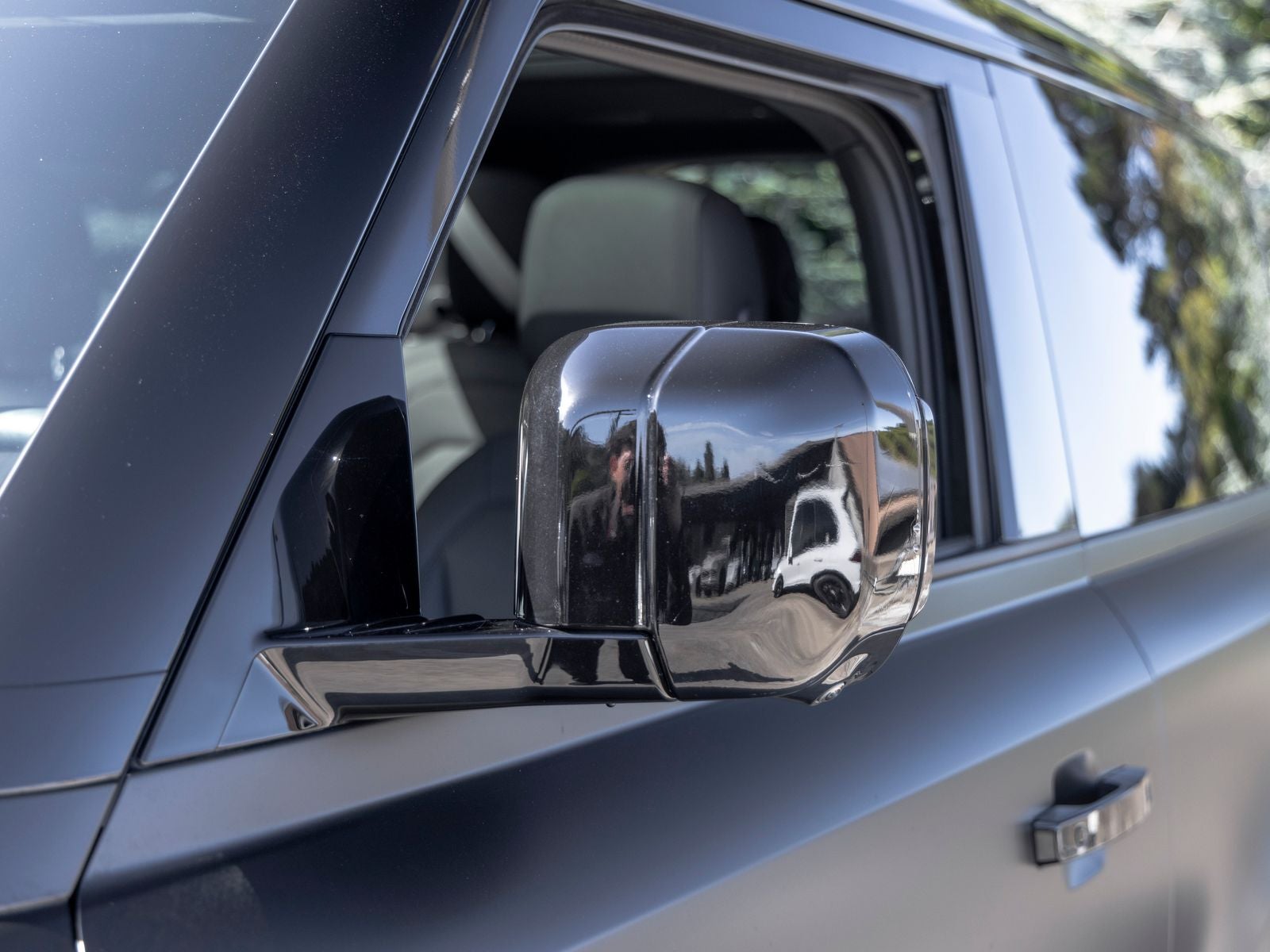 2025 Land Rover Defender 90 X-Dynamic SE
