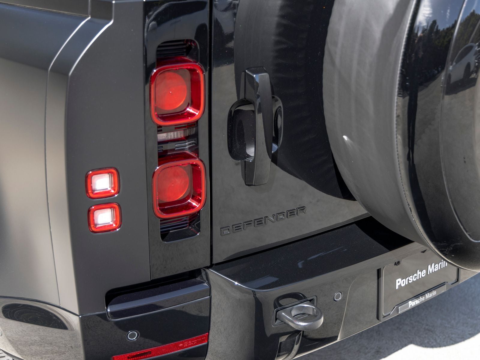 2025 Land Rover Defender 90 X-Dynamic SE