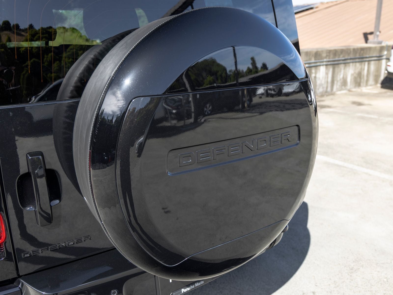 2025 Land Rover Defender 90 X-Dynamic SE