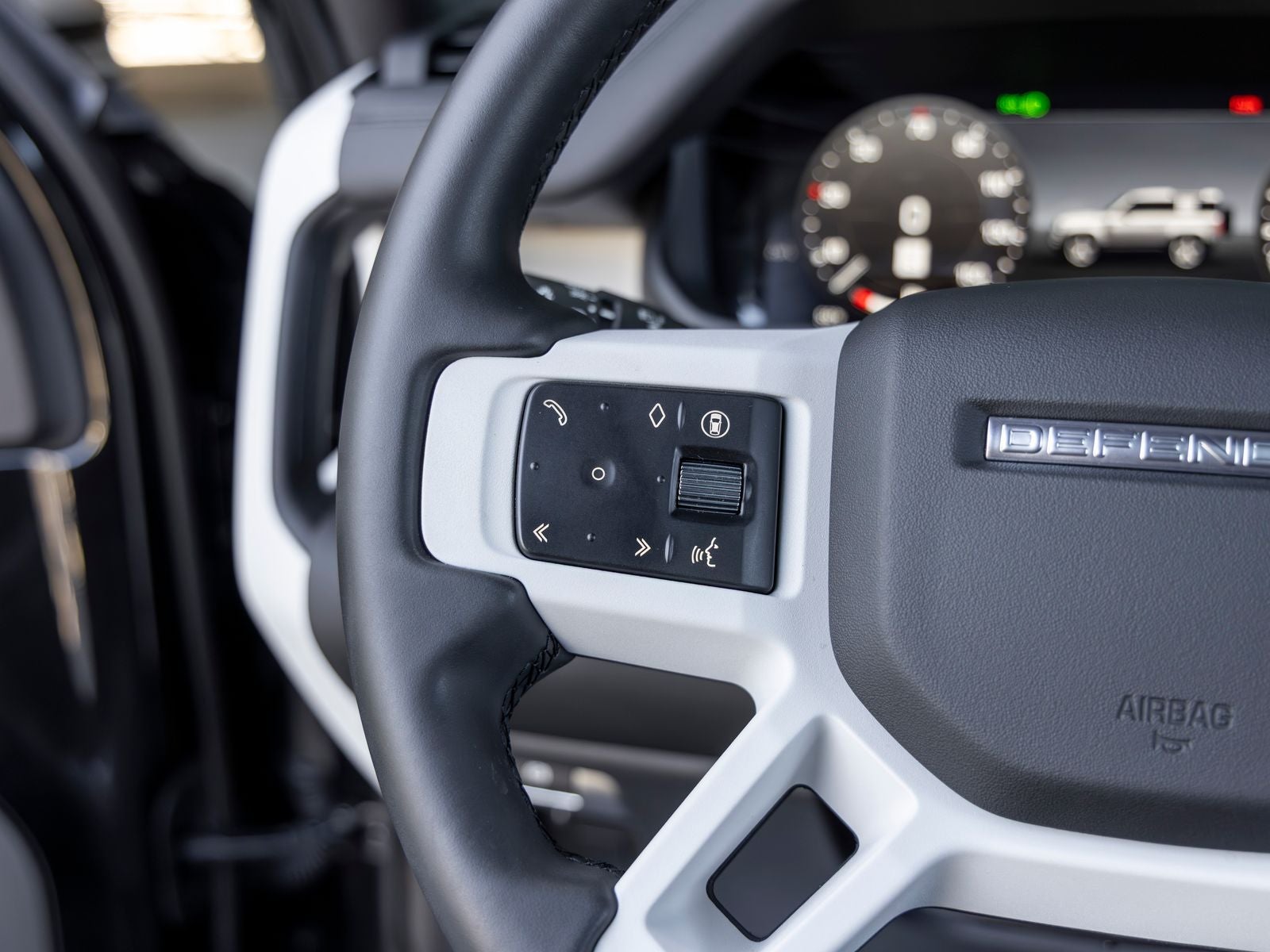 2025 Land Rover Defender 90 X-Dynamic SE