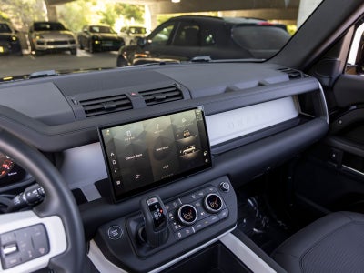2025 Land Rover Defender 90 X-Dynamic SE