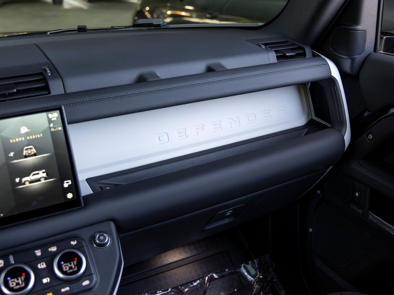 2025 Land Rover Defender 90 X-Dynamic SE