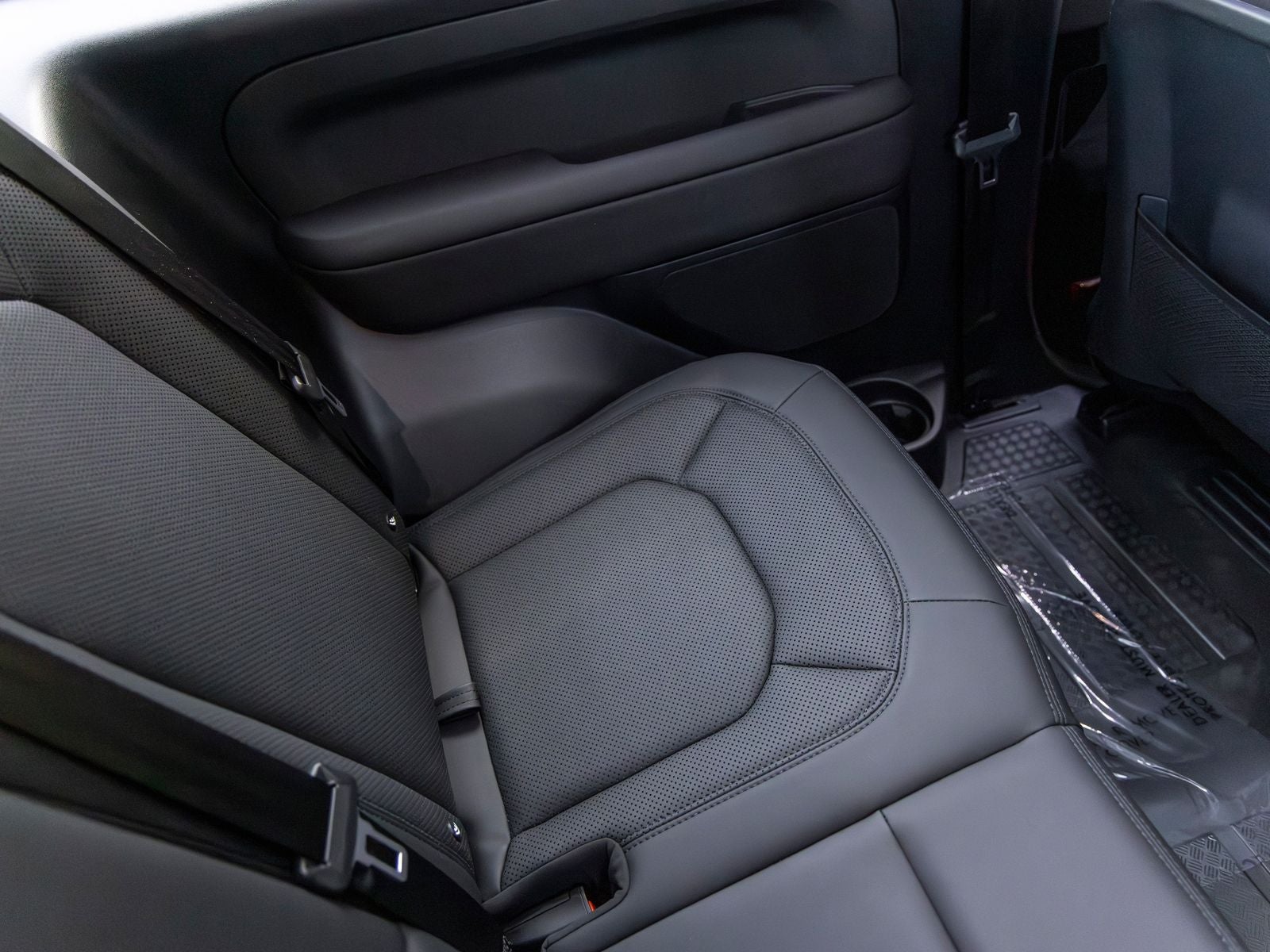 2025 Land Rover Defender 90 X-Dynamic SE