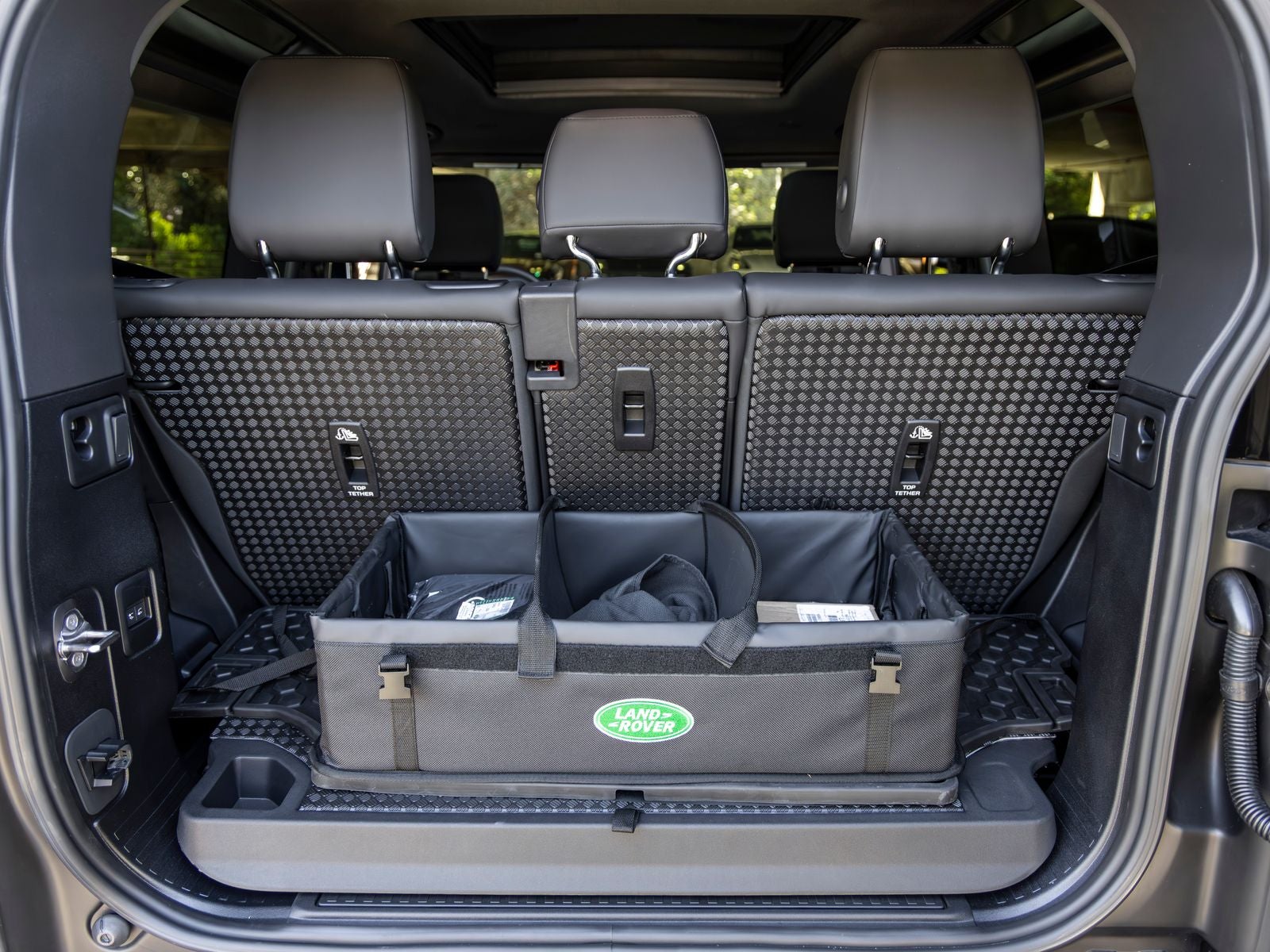 2025 Land Rover Defender 90 X-Dynamic SE
