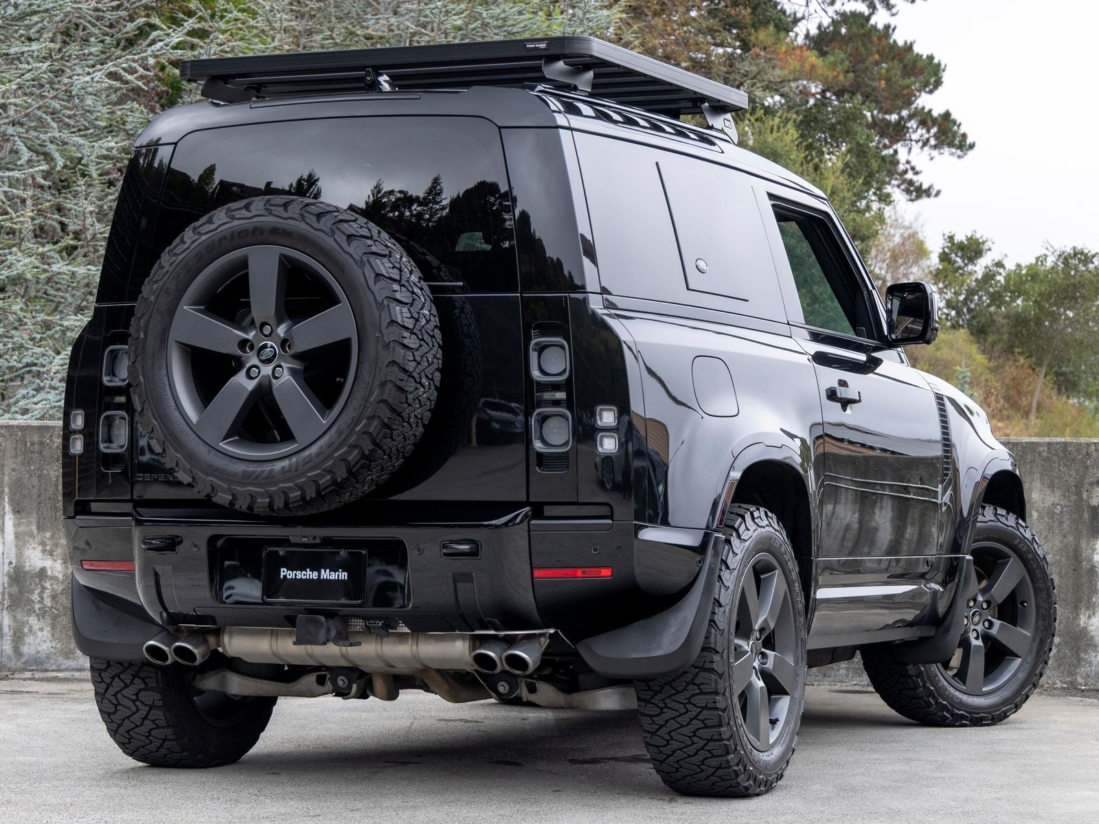 2024 Land Rover Defender 90 V8