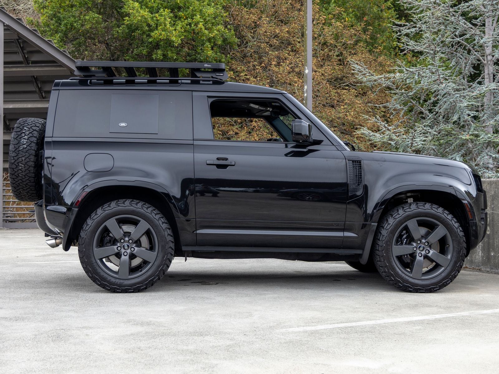 2024 Land Rover Defender 90 V8