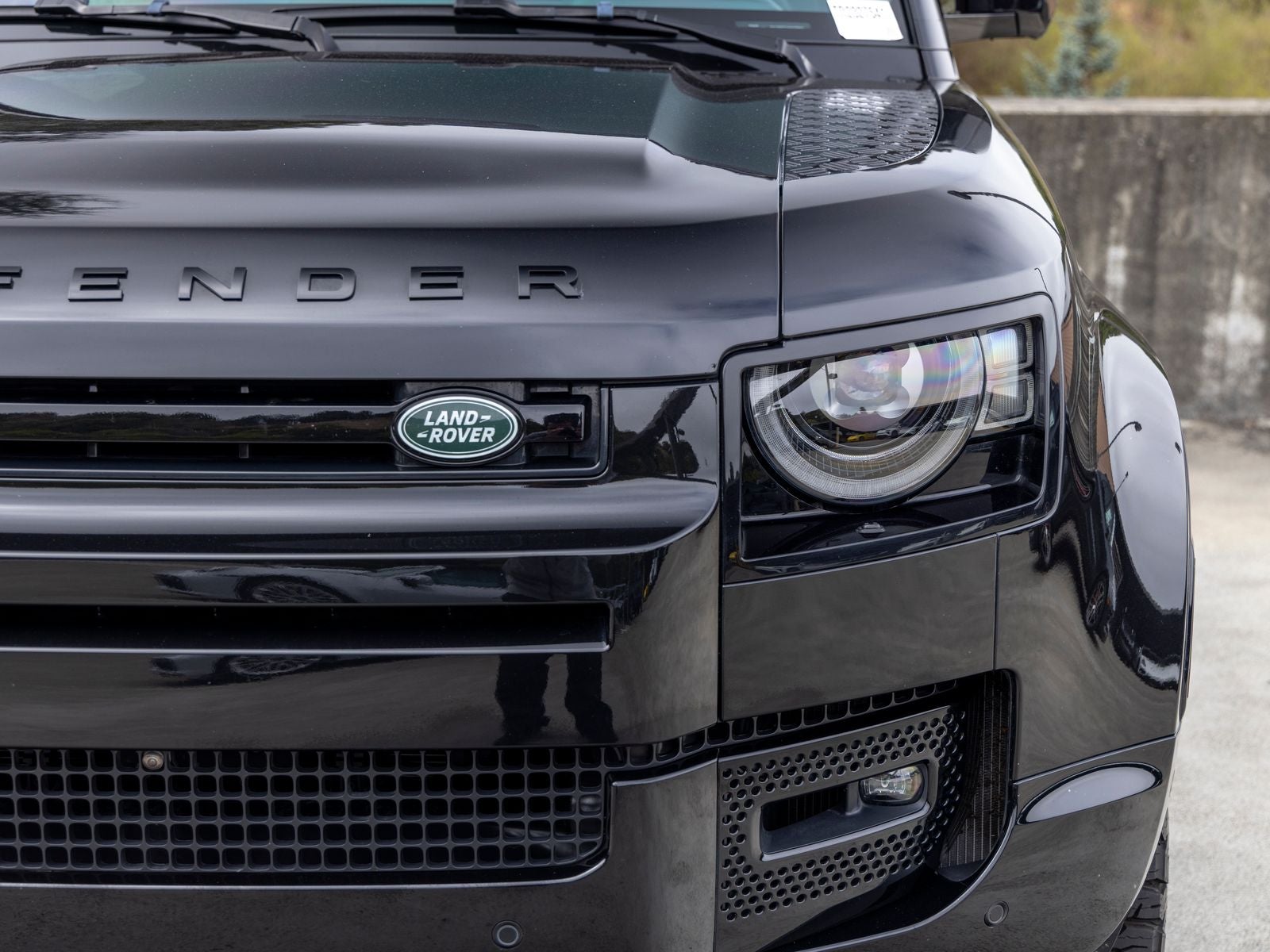 2024 Land Rover Defender 90 V8