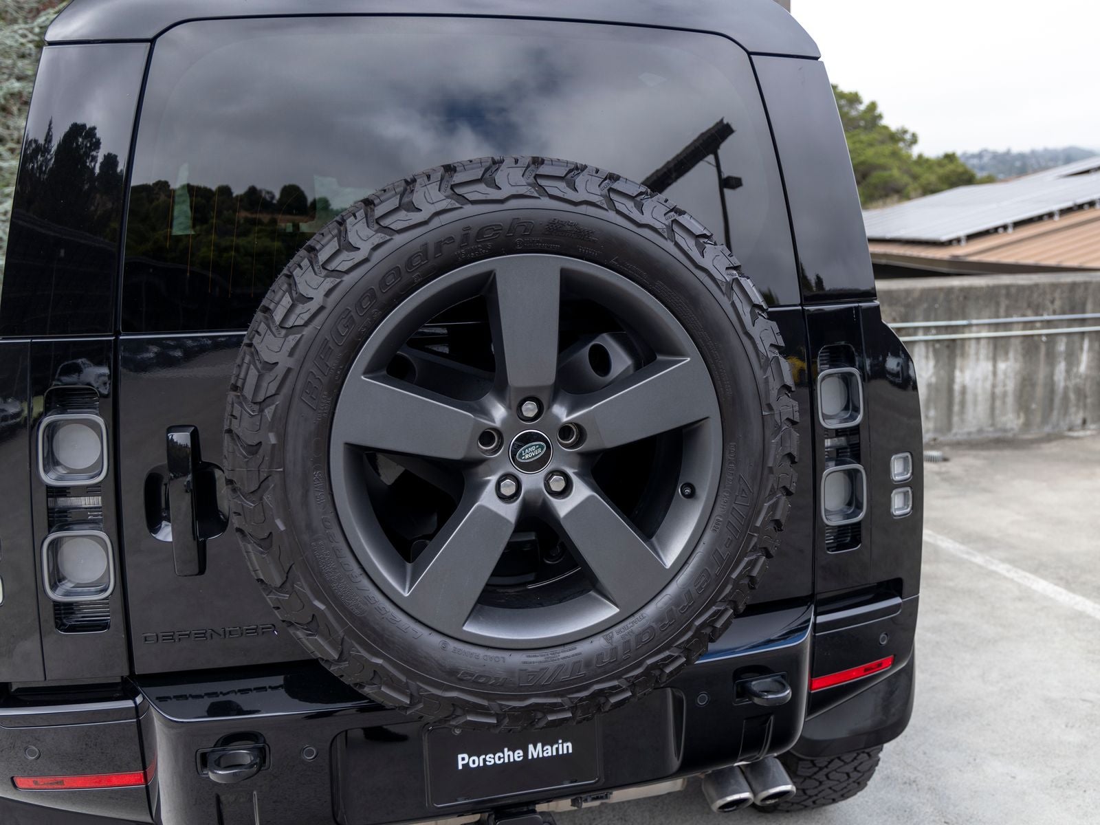 2024 Land Rover Defender 90 V8