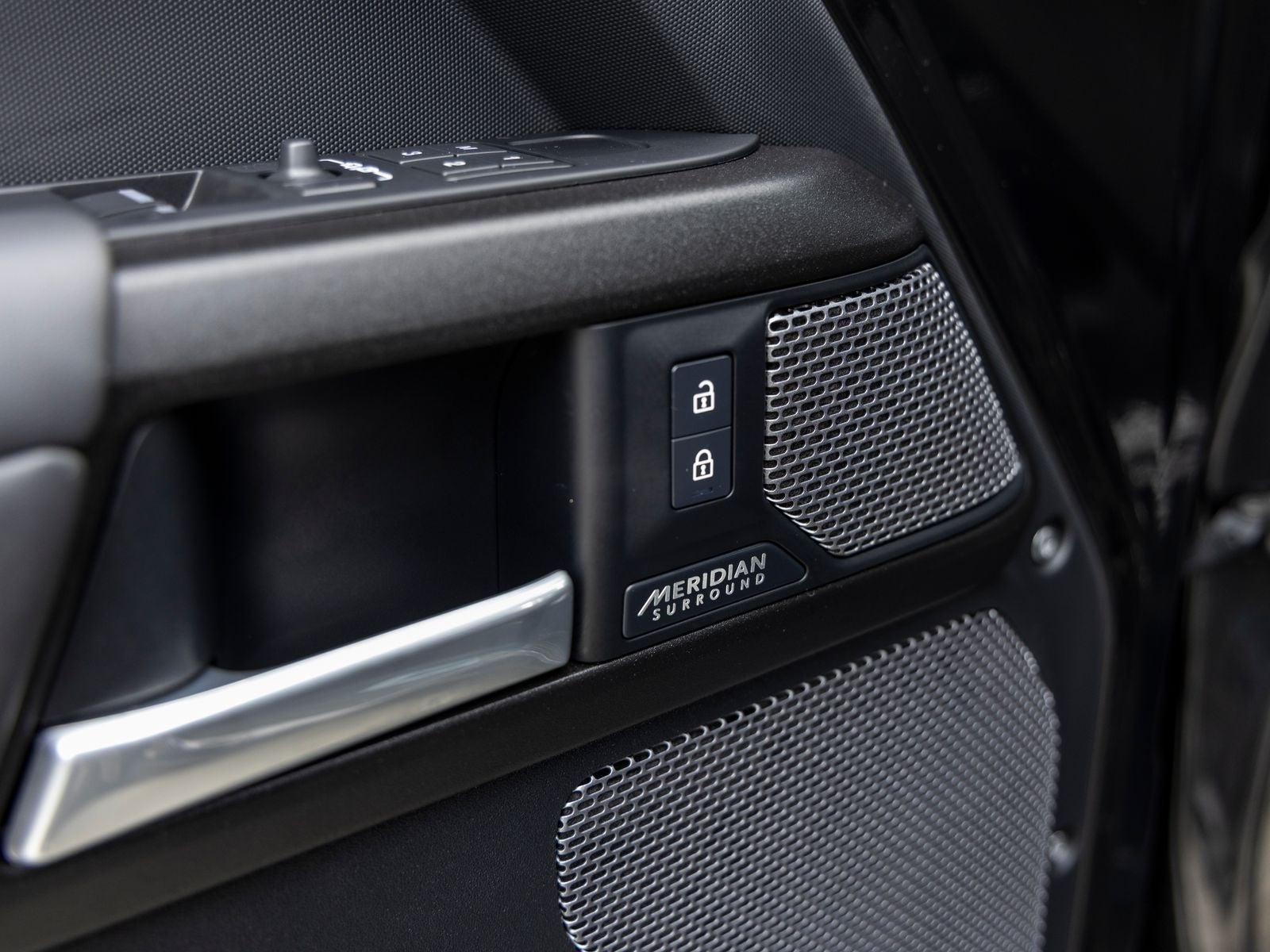 2024 Land Rover Defender 90 V8