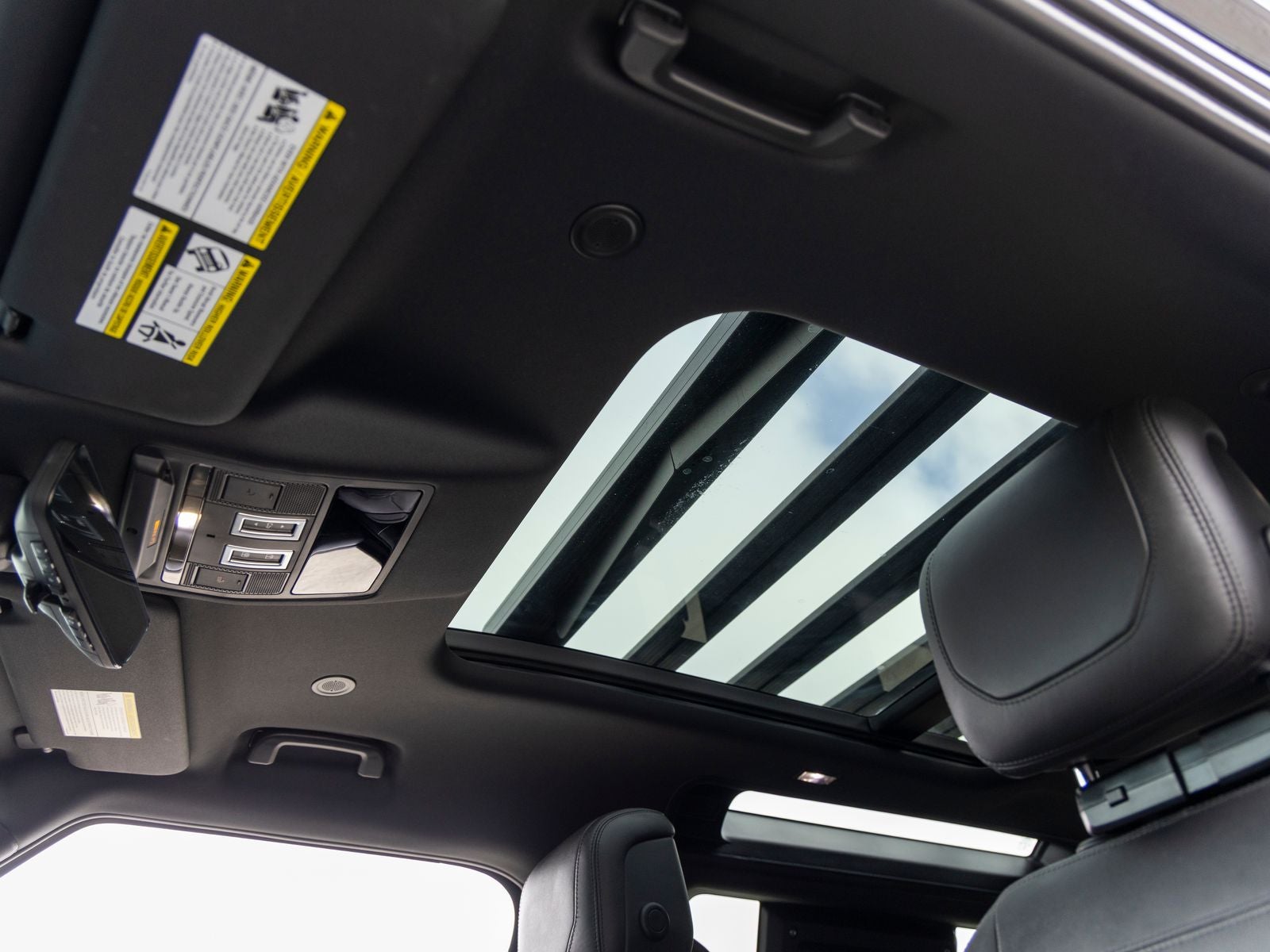 2024 Land Rover Defender 90 V8