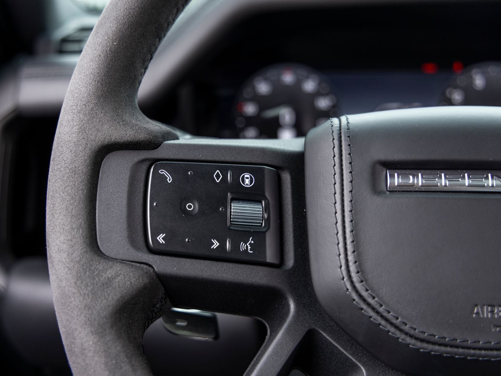 2024 Land Rover Defender 90 V8