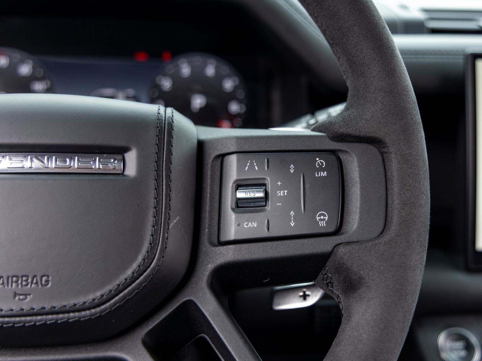 2024 Land Rover Defender 90 V8