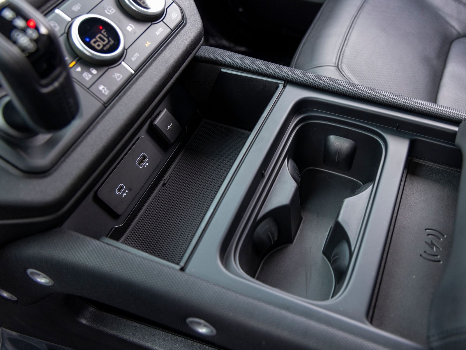 2024 Land Rover Defender 90 V8