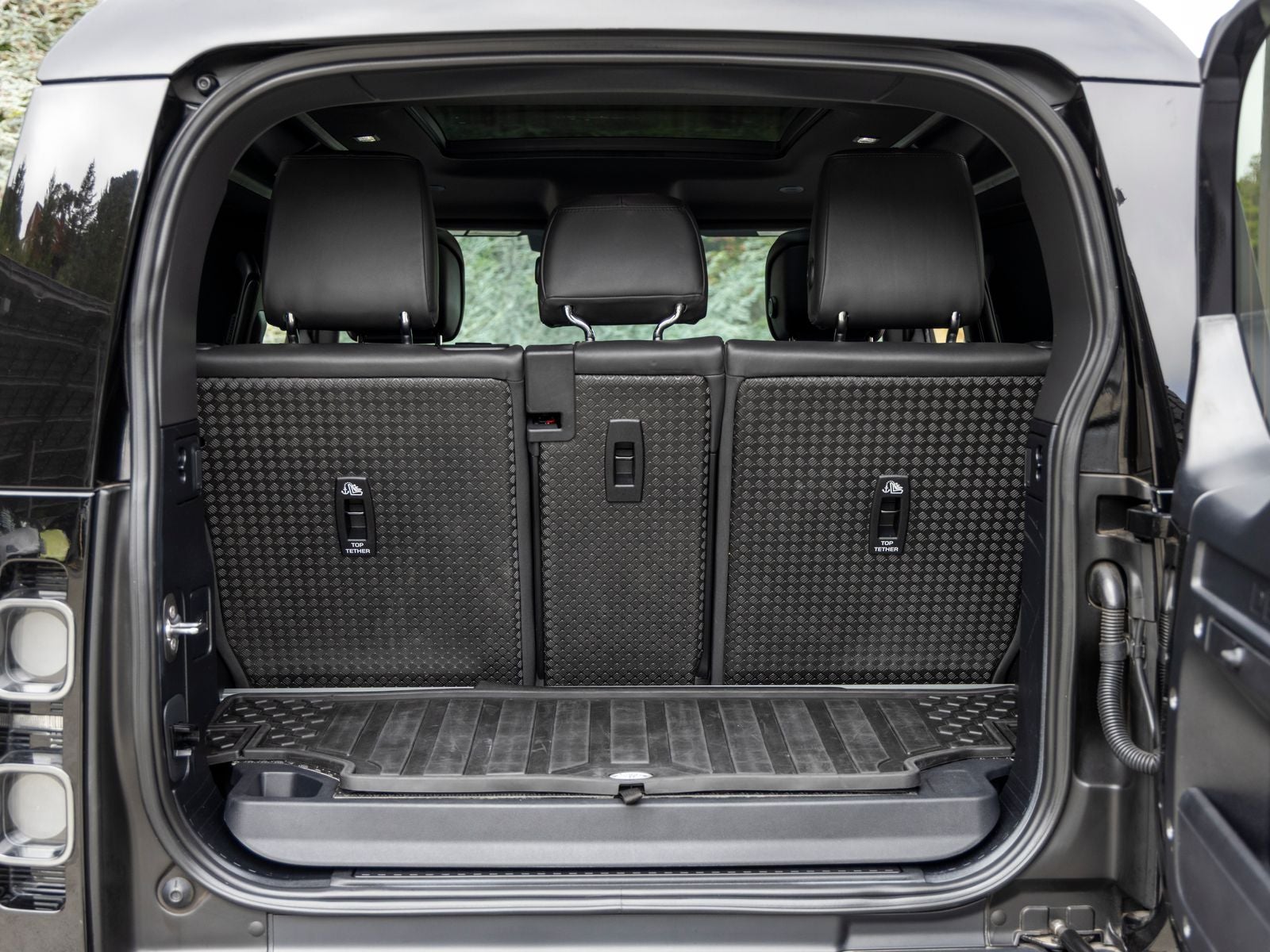 2024 Land Rover Defender 90 V8