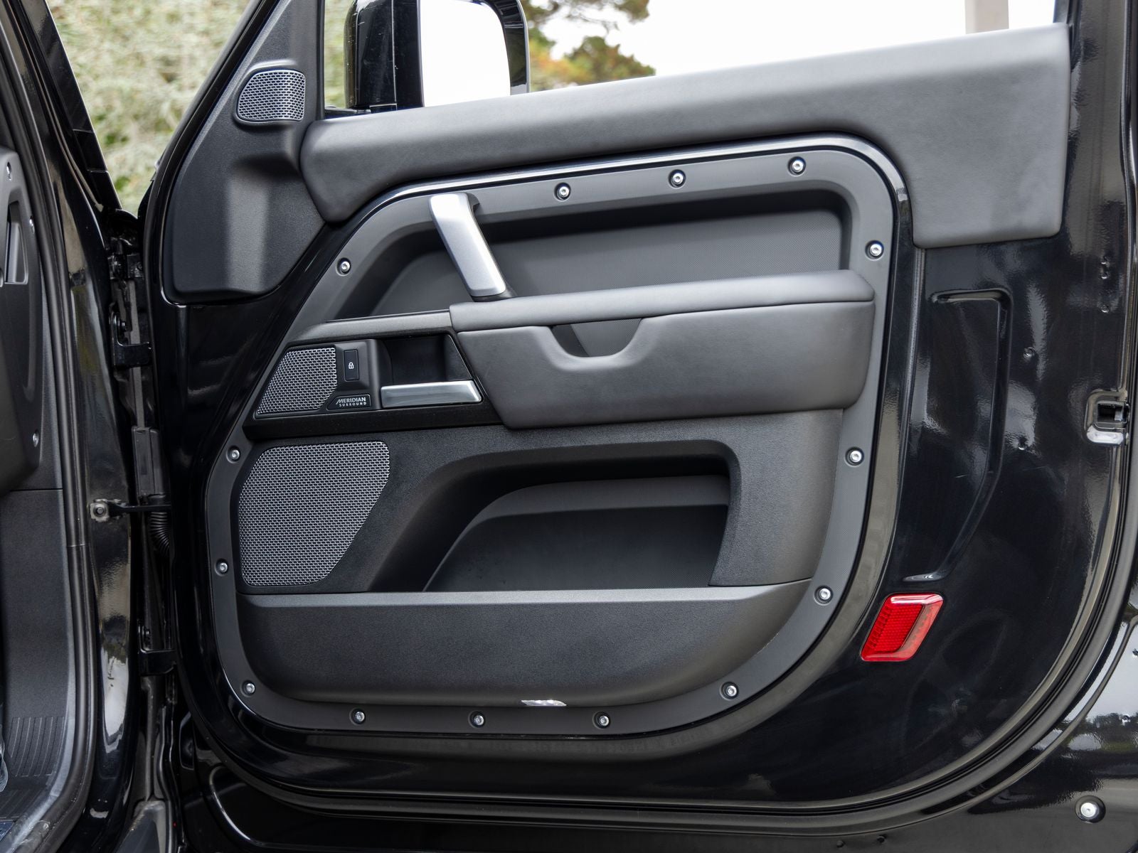 2024 Land Rover Defender 90 V8