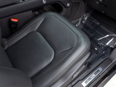 2024 Land Rover Defender 90 V8