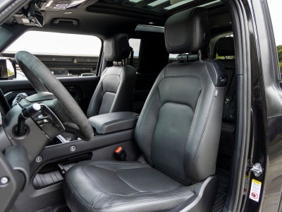 2024 Land Rover Defender 90 V8
