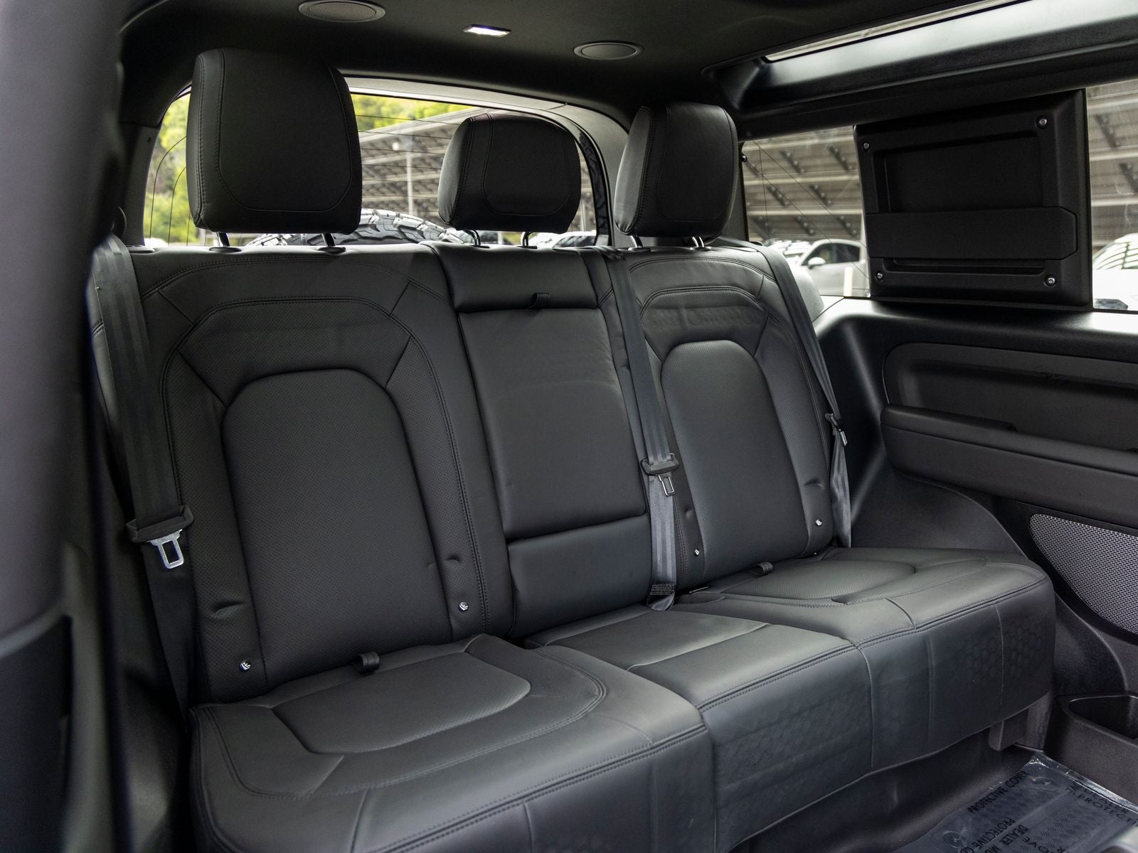 2024 Land Rover Defender 90 V8