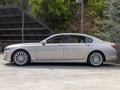 2022 BMW 7 Series 740i