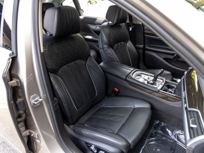 2022 BMW 7 Series 740i