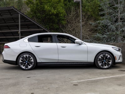 2025 BMW i5 xDrive40