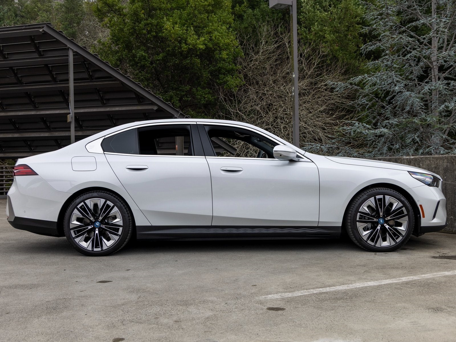 2025 BMW i5 xDrive40