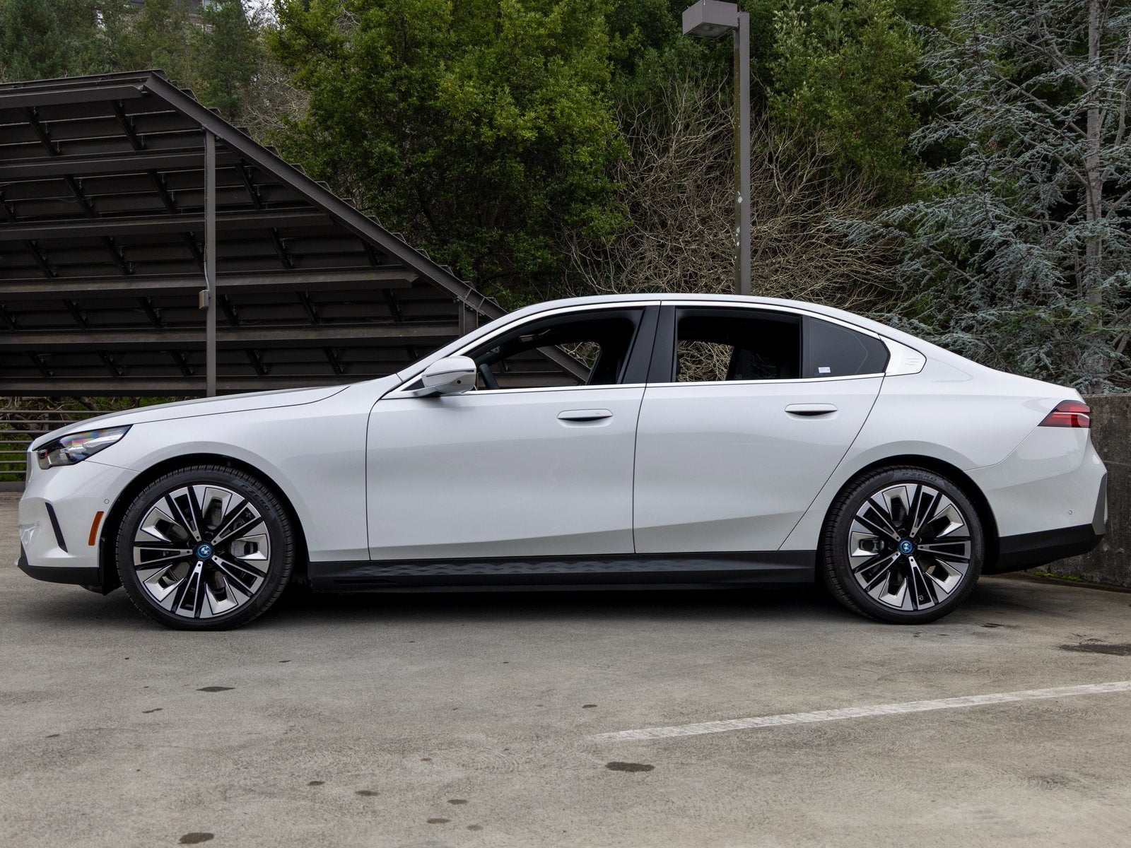 2025 BMW i5 xDrive40