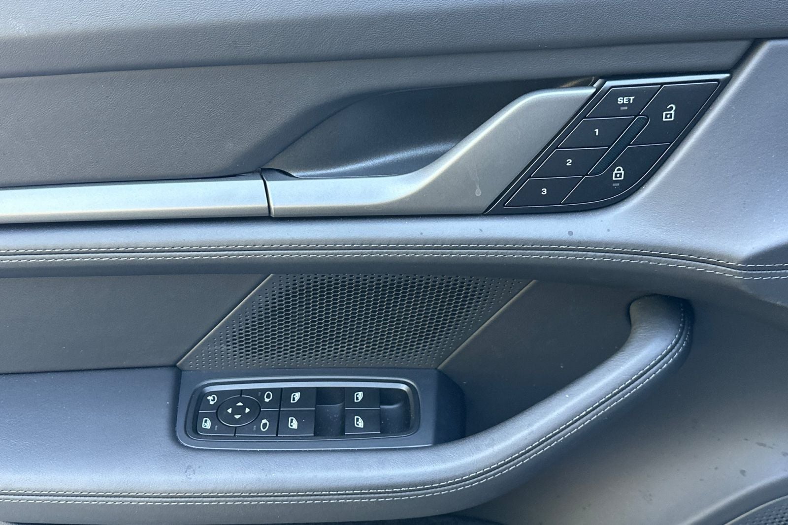 2025 Porsche Taycan Taycan