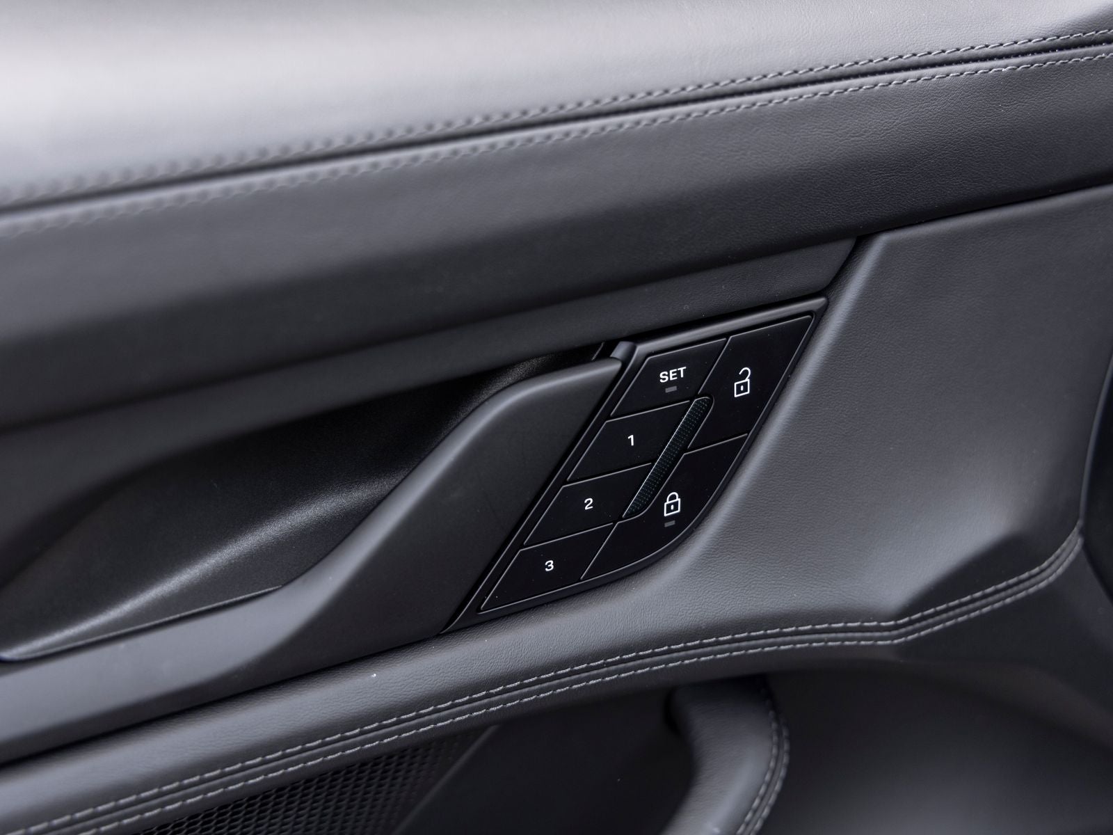 2026 Porsche Taycan Taycan 4 Black Edition