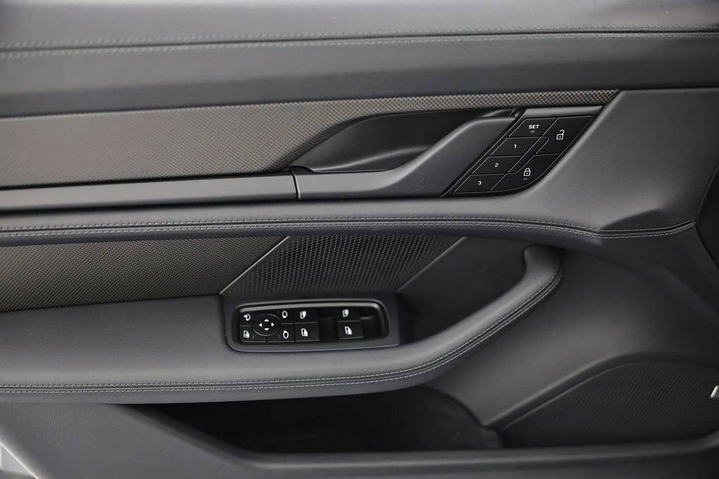 2026 Porsche Taycan Taycan Black Edition