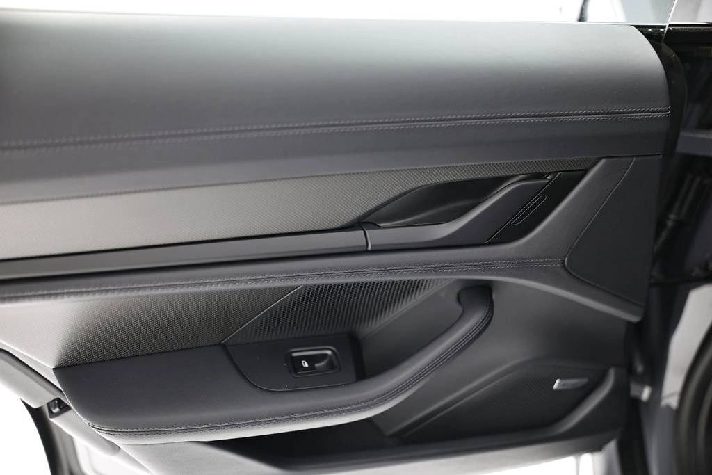 2026 Porsche Taycan Taycan Black Edition