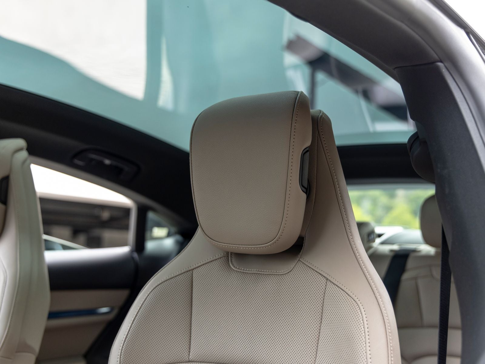 2025 Porsche Taycan Taycan 4