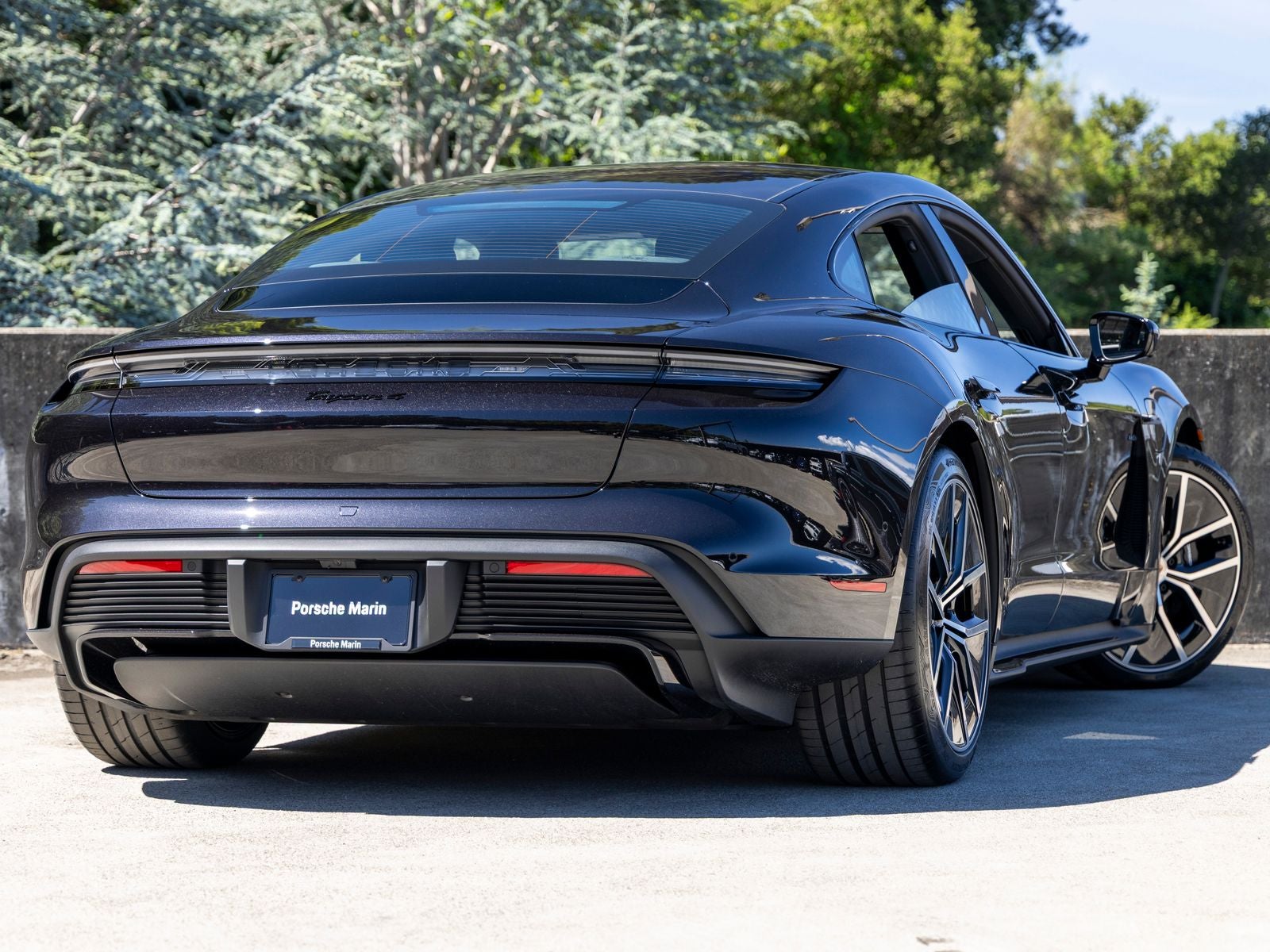 2026 Porsche Taycan 4 Black Edition