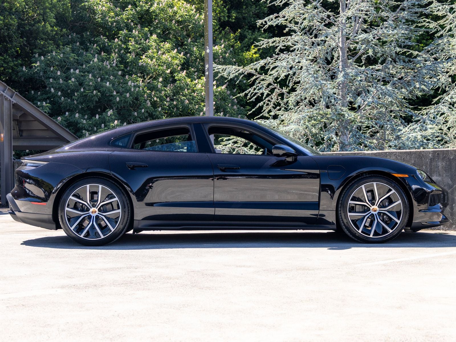 2026 Porsche Taycan 4 Black Edition