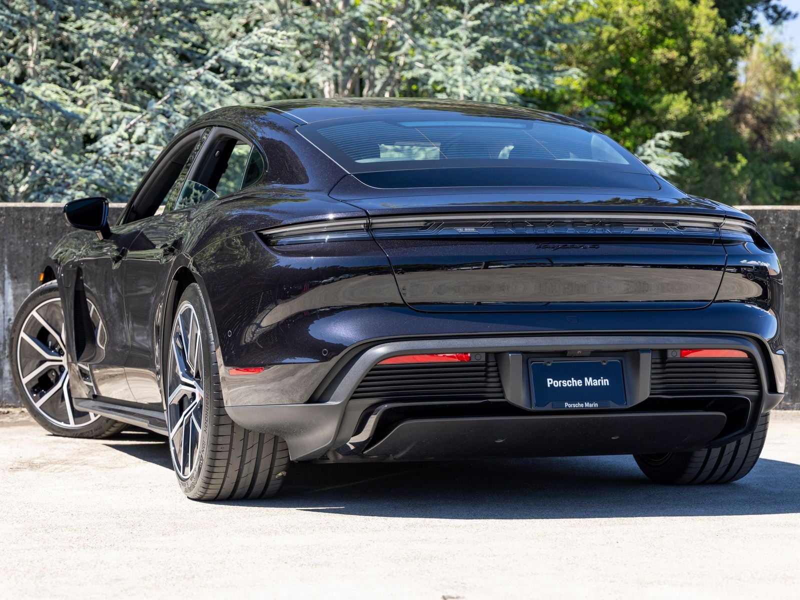 2026 Porsche Taycan 4 Black Edition