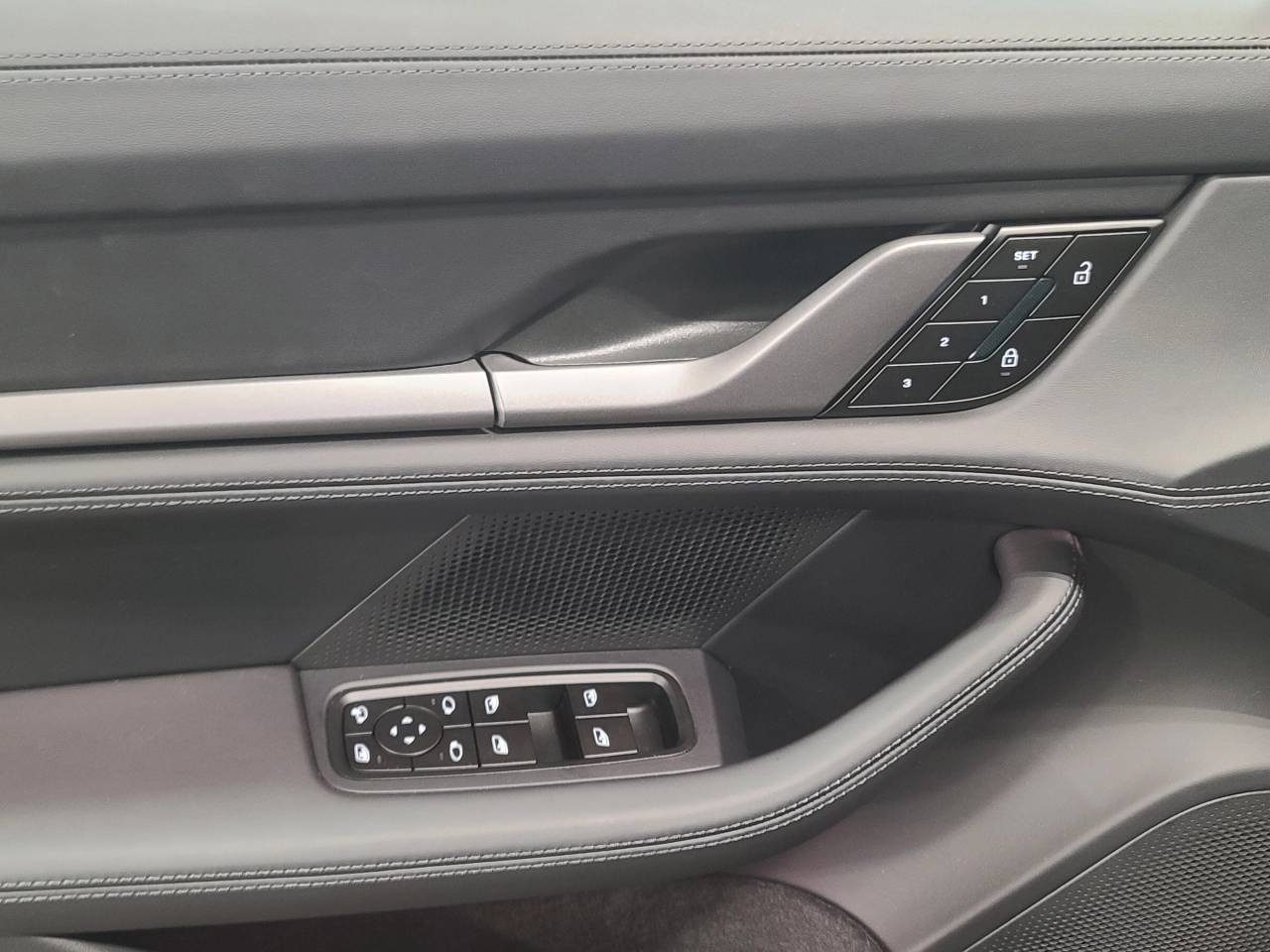 2026 Porsche Taycan Taycan 4 Black Edition
