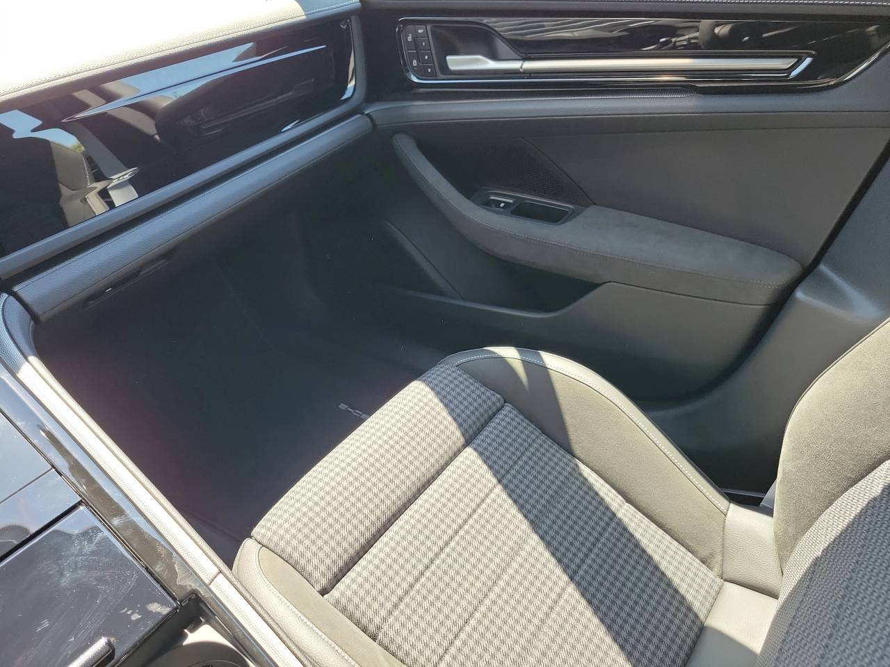 2025 Porsche Panamera Base