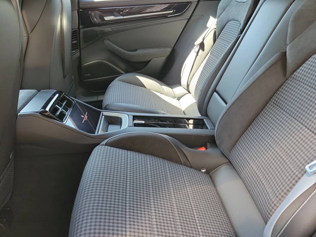 2025 Porsche Panamera Base