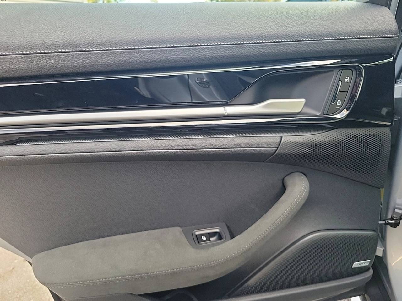 2025 Porsche Panamera Base