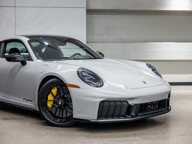 2025 Porsche 911 Carrera 4 GTS