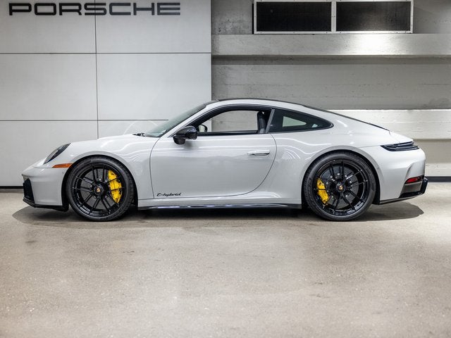 2025 Porsche 911 Carrera 4 GTS