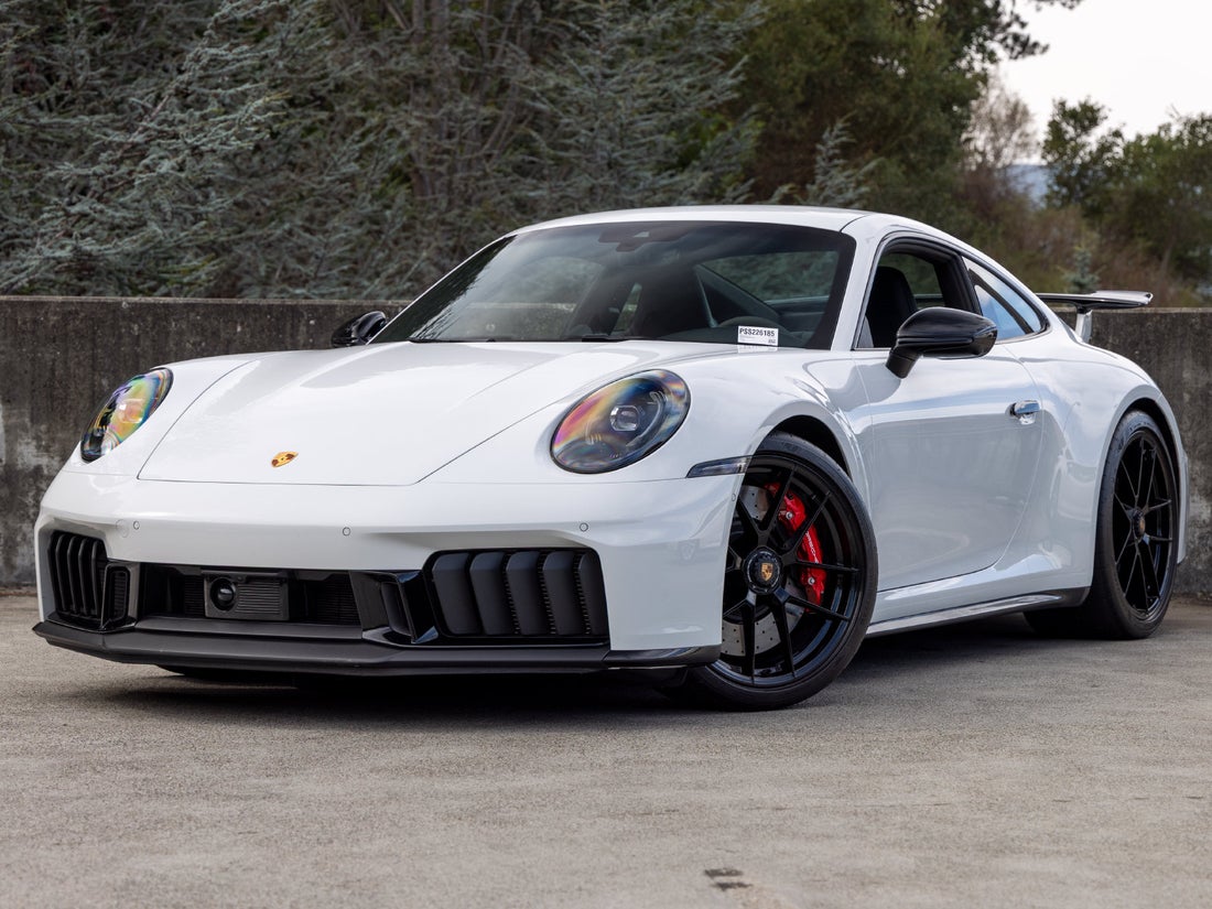 2025 Porsche 911 Carrera 4 GTS