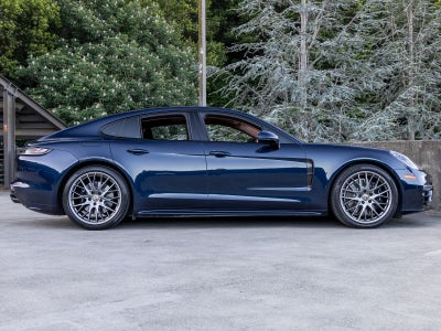 2022 Porsche Panamera GTS