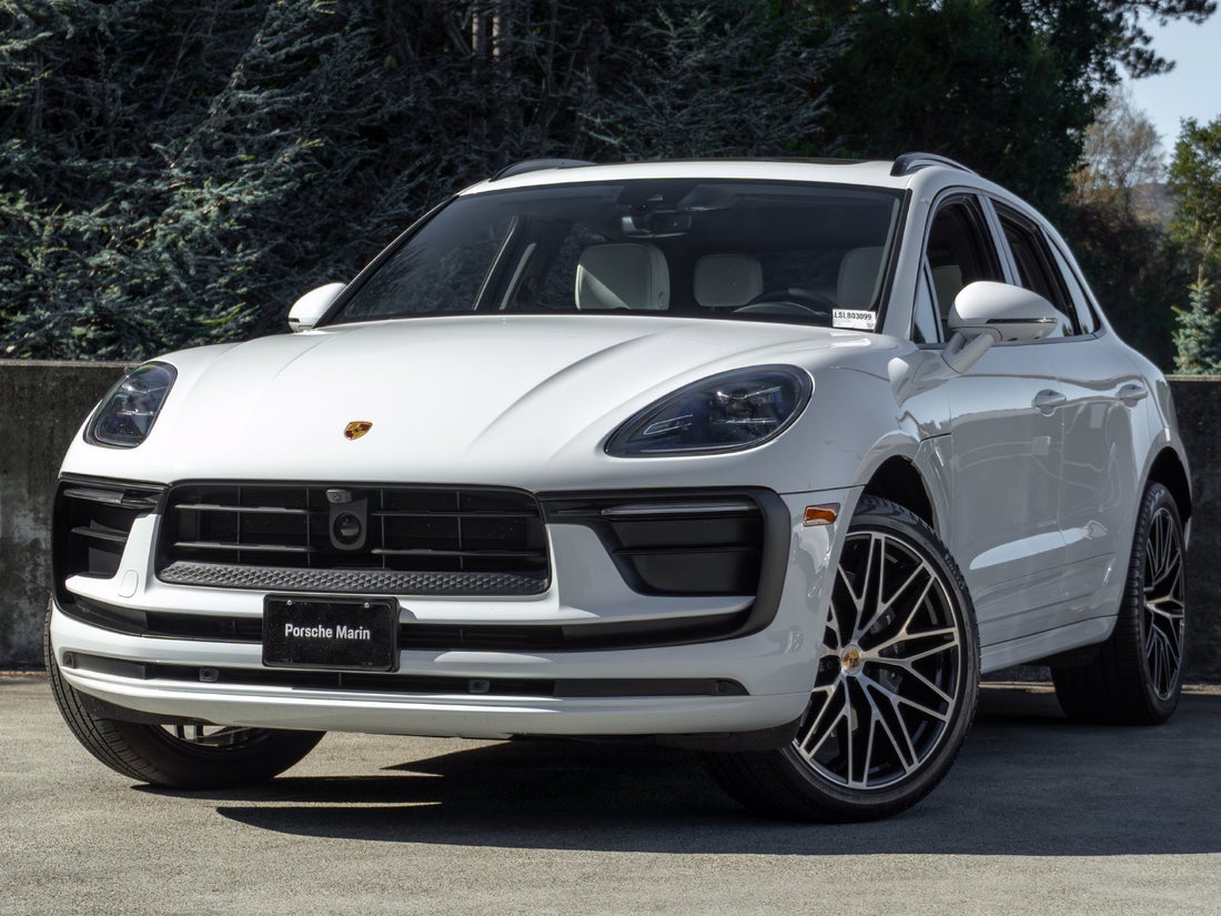 2025 Porsche Macan — photo 1 of 57