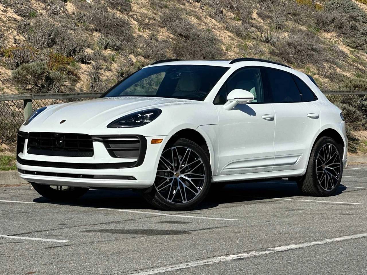 2025 Porsche Macan Base